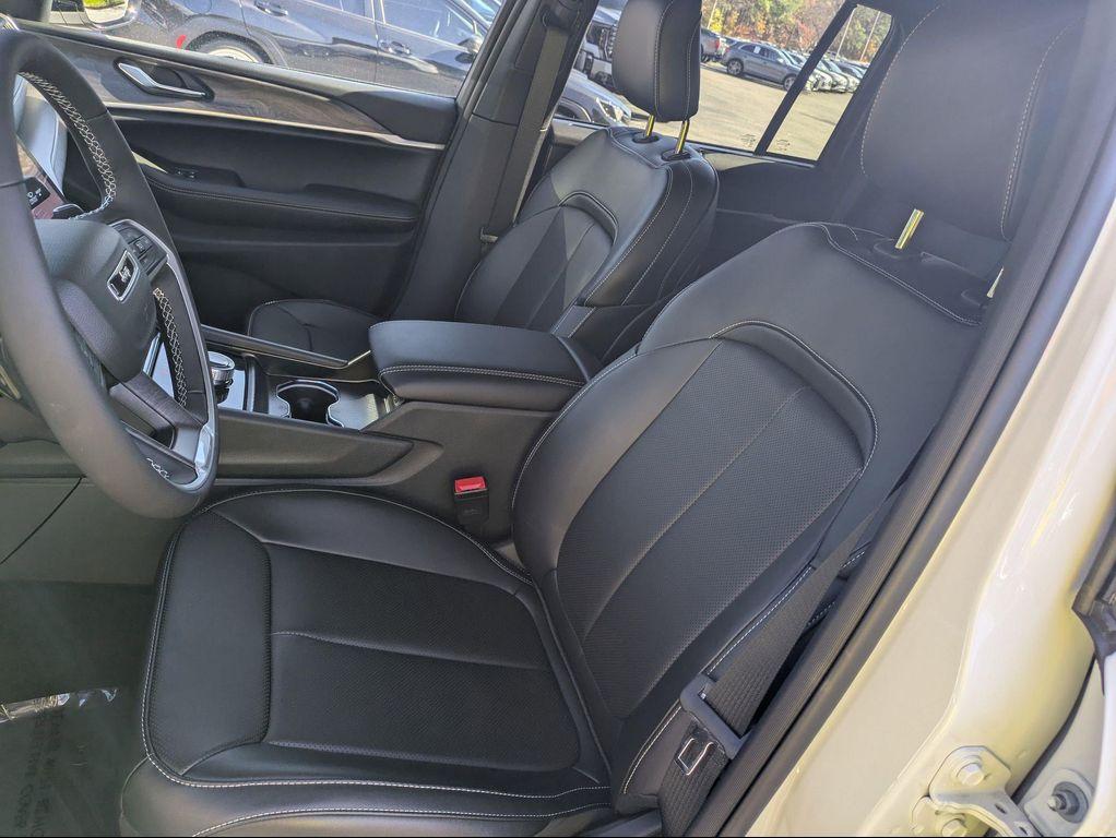 new 2025 Jeep Grand Cherokee car, priced at $53,105