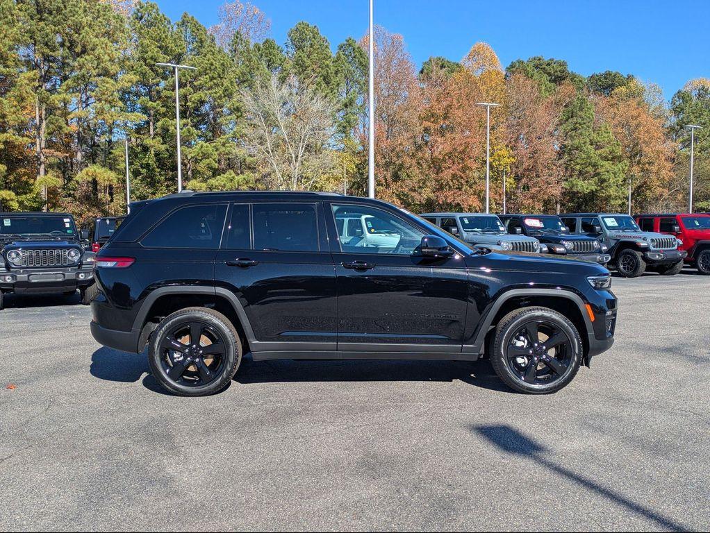 new 2025 Jeep Grand Cherokee car, priced at $50,736