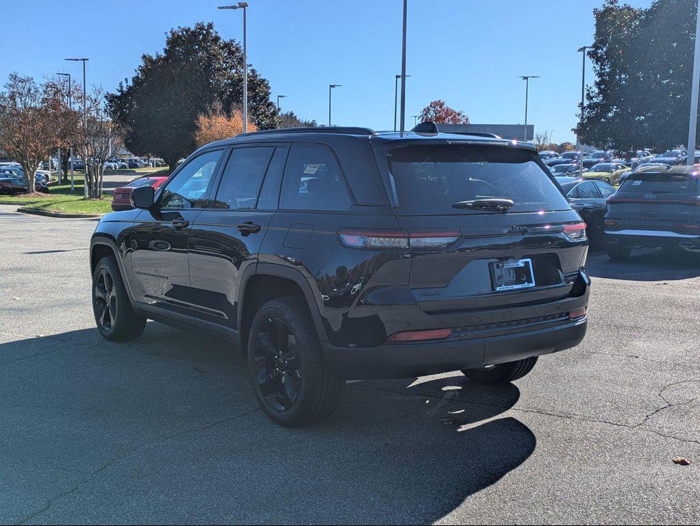 new 2025 Jeep Grand Cherokee car, priced at $50,736