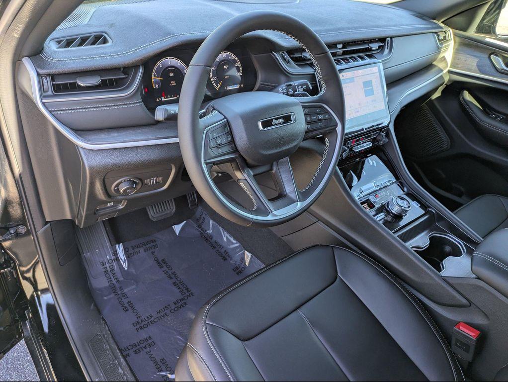 new 2025 Jeep Grand Cherokee car, priced at $50,736