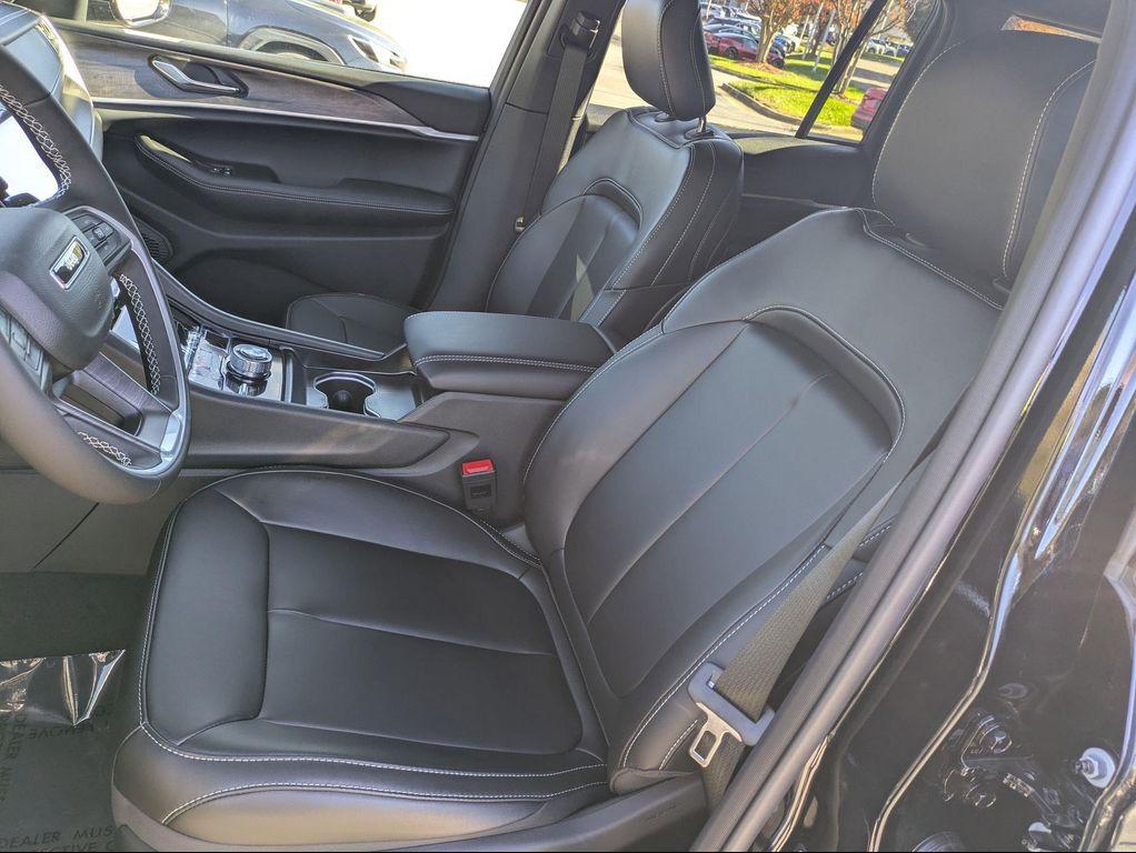 new 2025 Jeep Grand Cherokee car, priced at $50,736