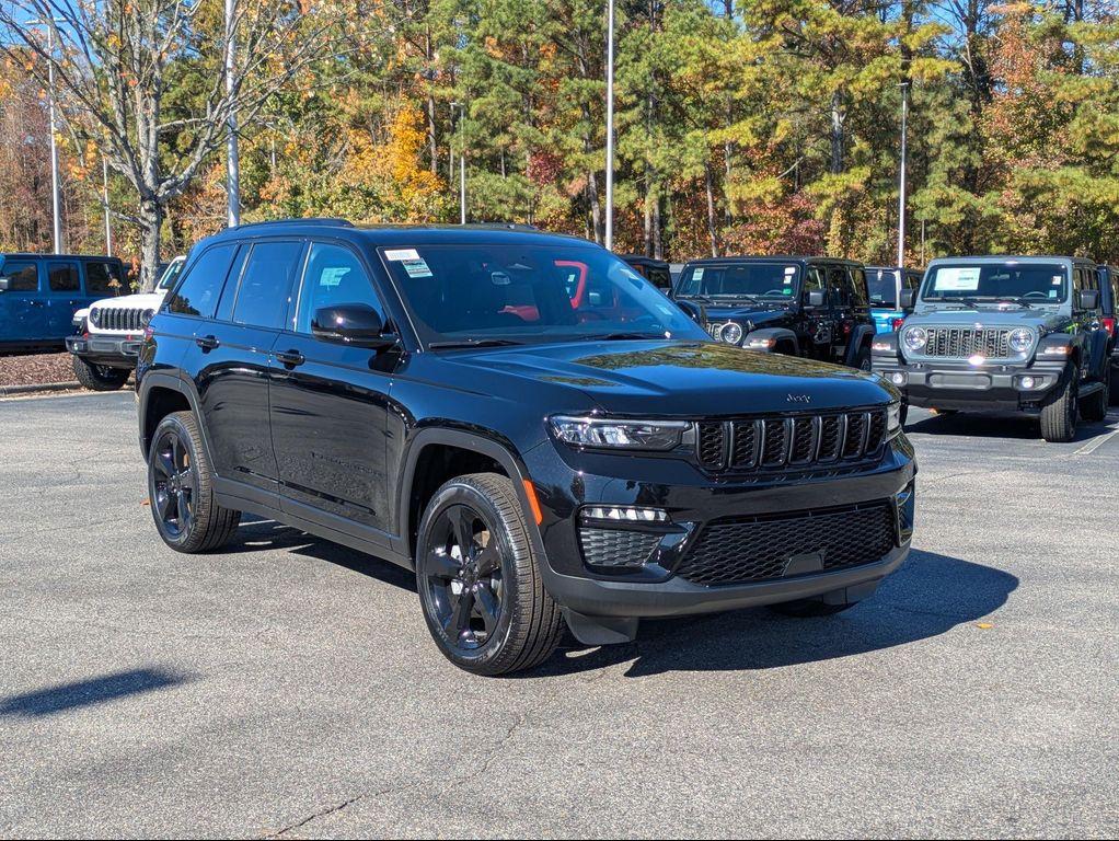 new 2025 Jeep Grand Cherokee car, priced at $50,736