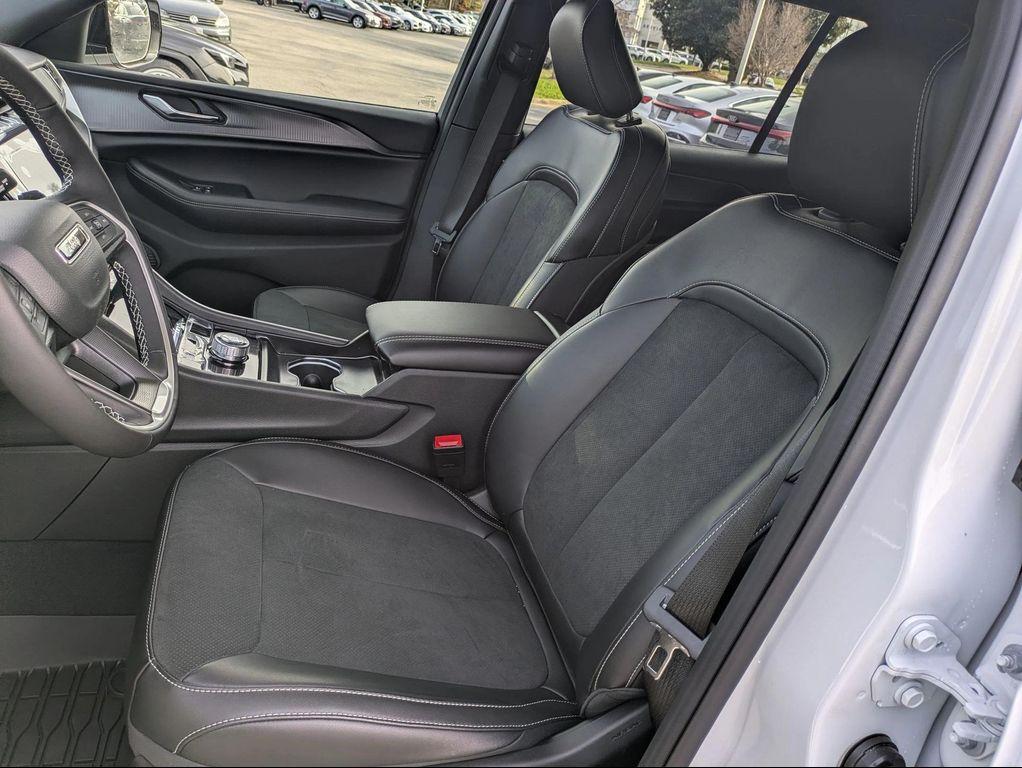 new 2025 Jeep Grand Cherokee L car, priced at $47,942