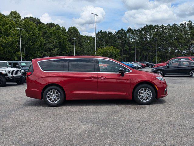 new 2025 Chrysler Pacifica car, priced at $44,023