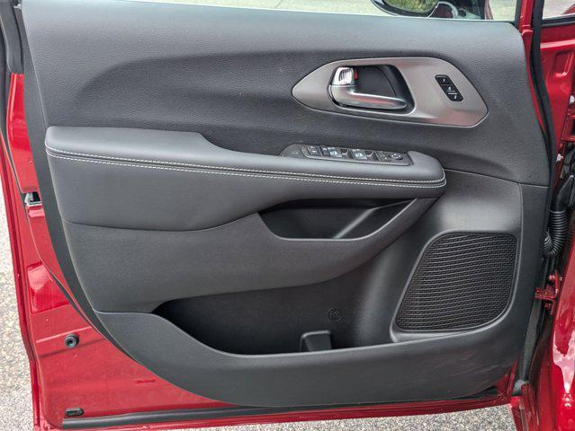 new 2025 Chrysler Pacifica car, priced at $44,023
