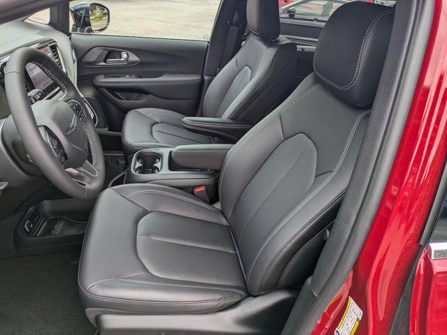 new 2025 Chrysler Pacifica car, priced at $44,023