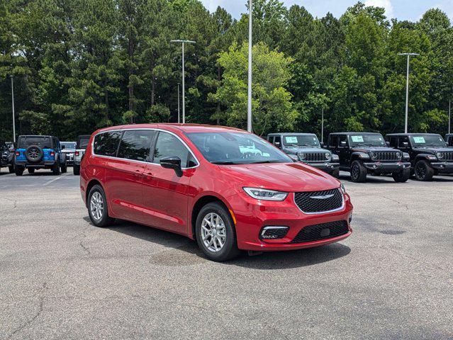 new 2025 Chrysler Pacifica car, priced at $44,023