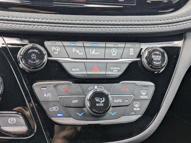 new 2025 Chrysler Pacifica car, priced at $44,023
