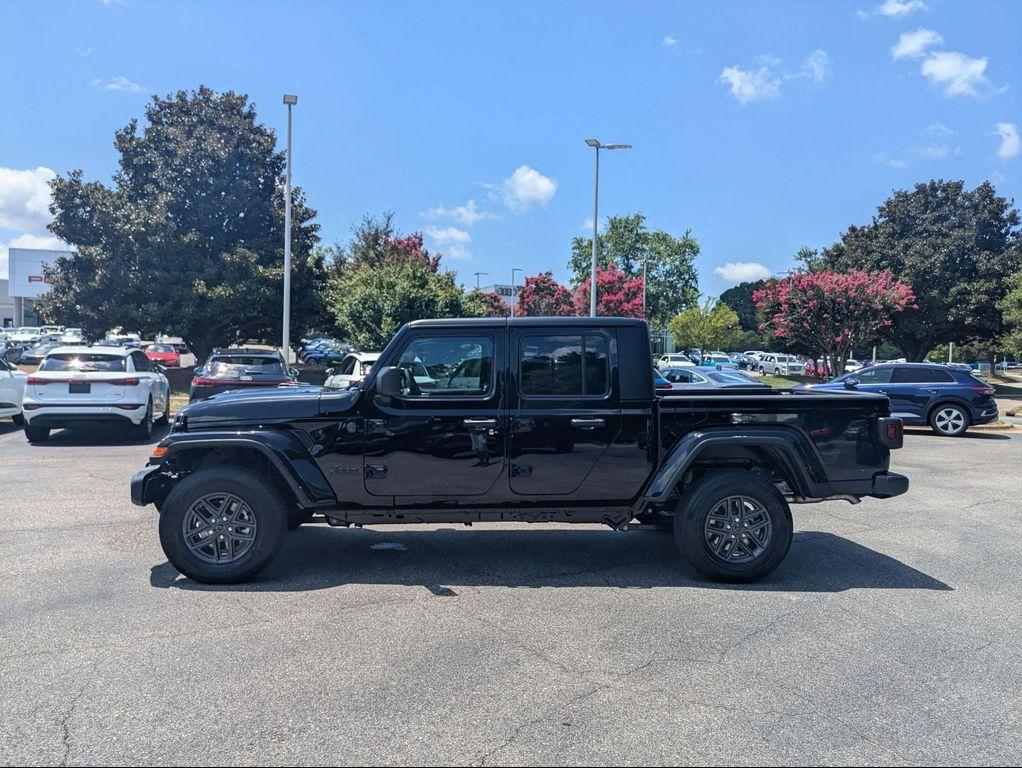 new 2025 Jeep Gladiator car, priced at $46,934