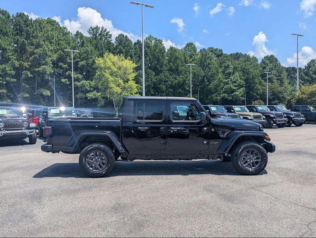 new 2025 Jeep Gladiator car, priced at $46,934