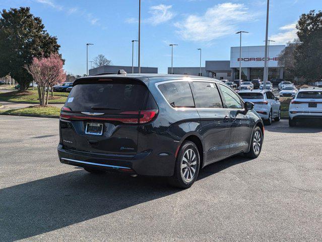 new 2025 Chrysler Pacifica Hybrid car, priced at $55,083