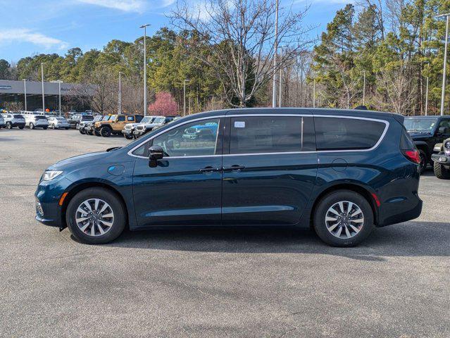 new 2025 Chrysler Pacifica Hybrid car, priced at $55,083