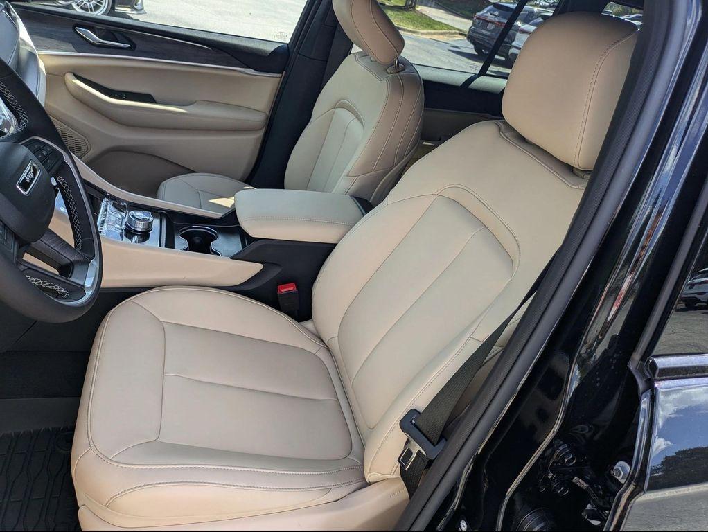new 2025 Jeep Grand Cherokee car, priced at $48,193