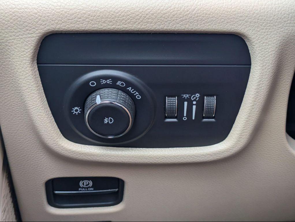 new 2025 Jeep Grand Cherokee car, priced at $48,193