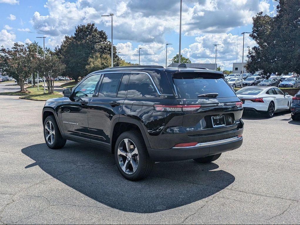 new 2025 Jeep Grand Cherokee car, priced at $48,193
