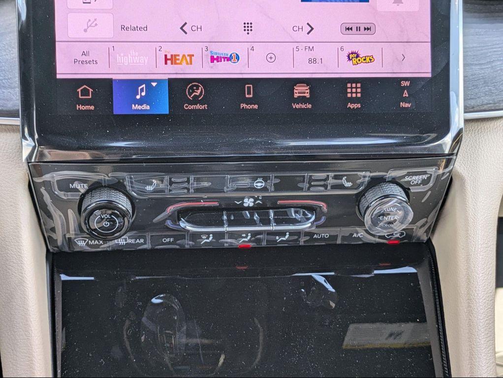 new 2025 Jeep Grand Cherokee car, priced at $48,193