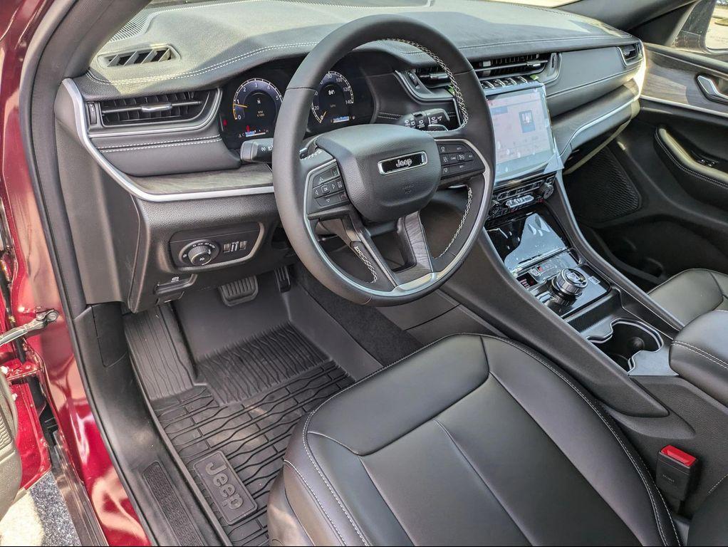 new 2025 Jeep Grand Cherokee car, priced at $47,032