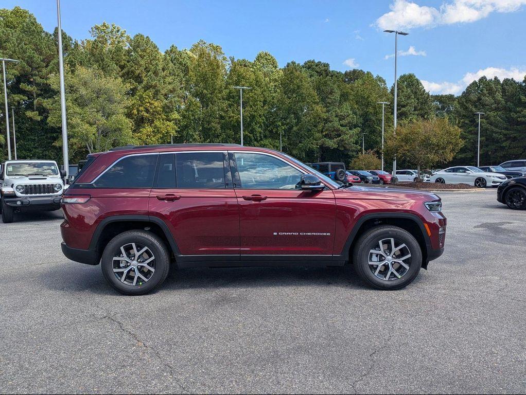 new 2025 Jeep Grand Cherokee car, priced at $47,032