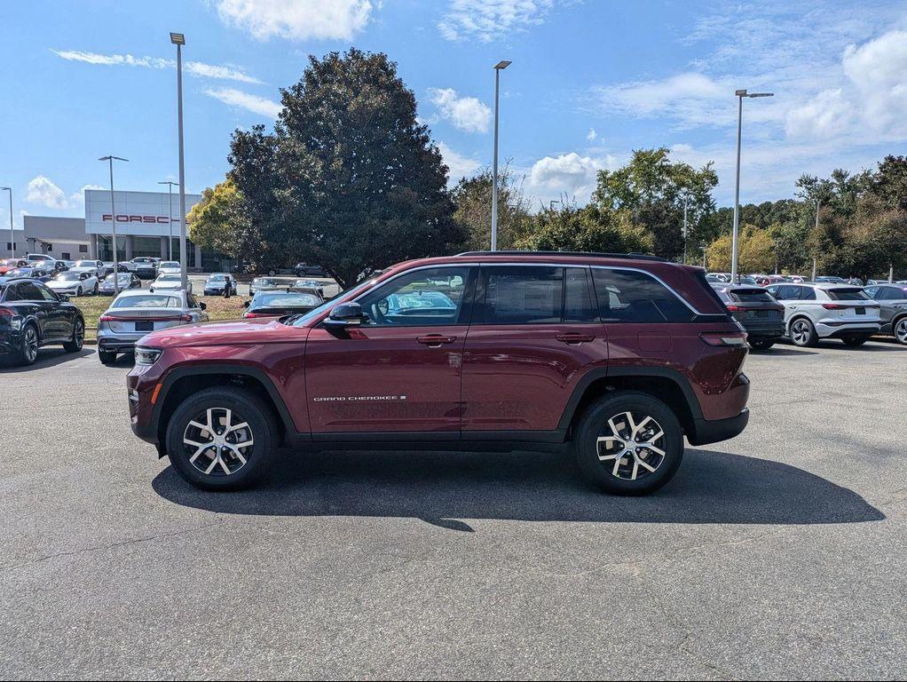new 2025 Jeep Grand Cherokee car, priced at $47,032
