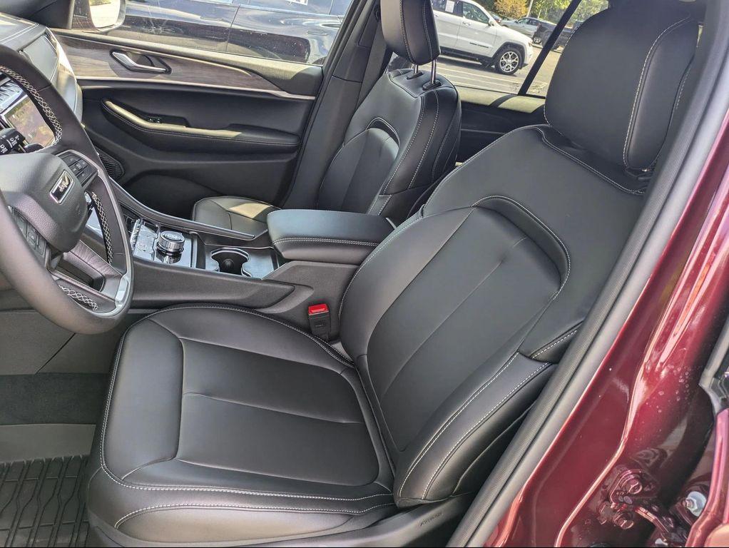 new 2025 Jeep Grand Cherokee car, priced at $47,032