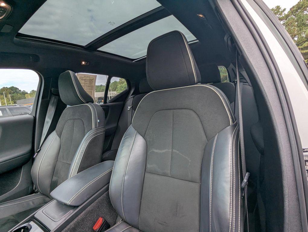 used 2021 Volvo XC40 car, priced at $21,977