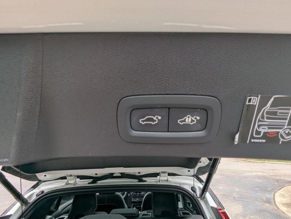 used 2021 Volvo XC40 car, priced at $21,977