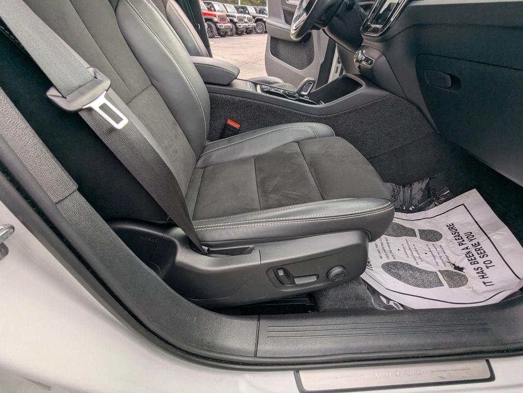 used 2021 Volvo XC40 car, priced at $21,977