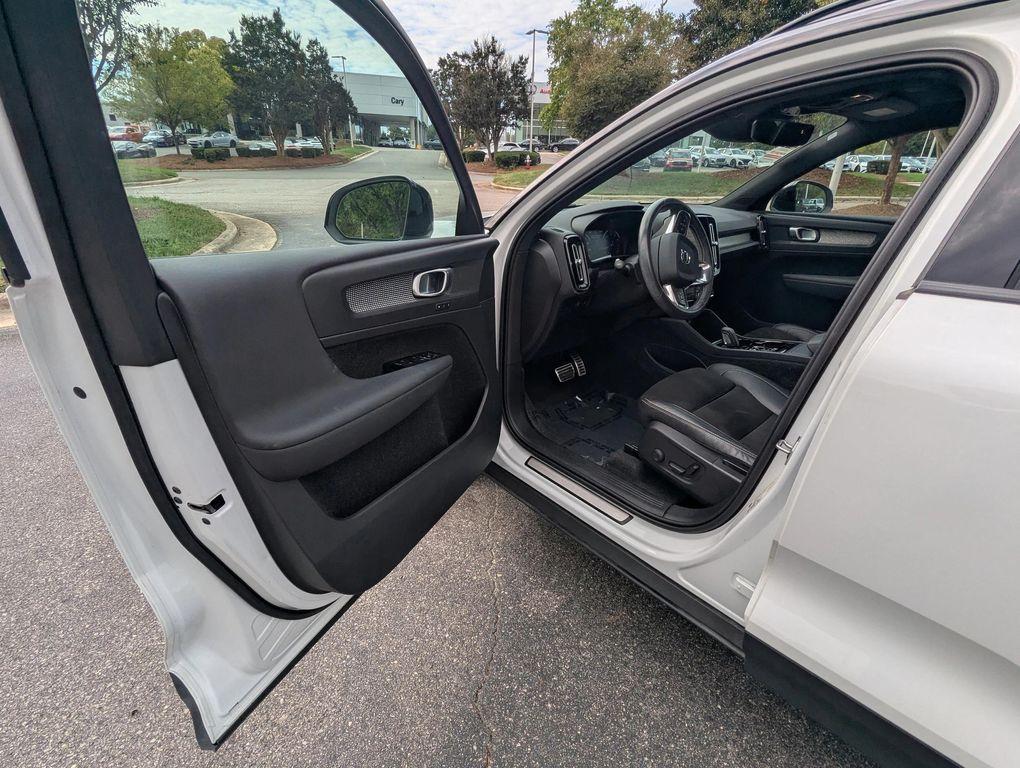 used 2021 Volvo XC40 car, priced at $21,977