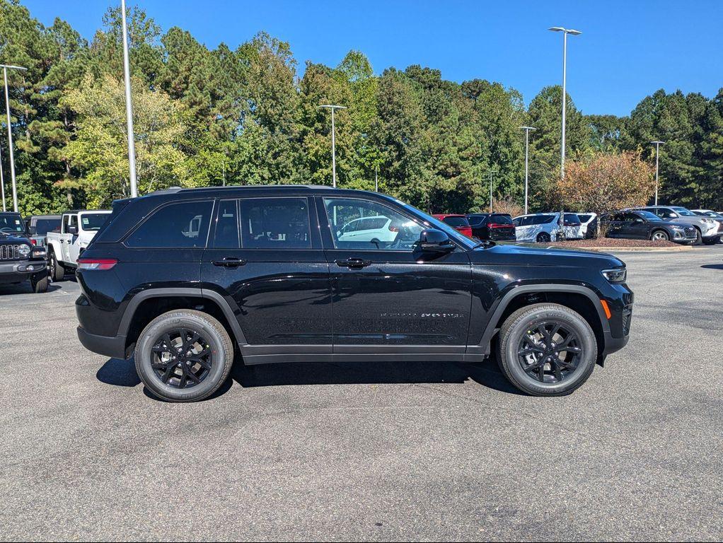 new 2025 Jeep Grand Cherokee car, priced at $43,708
