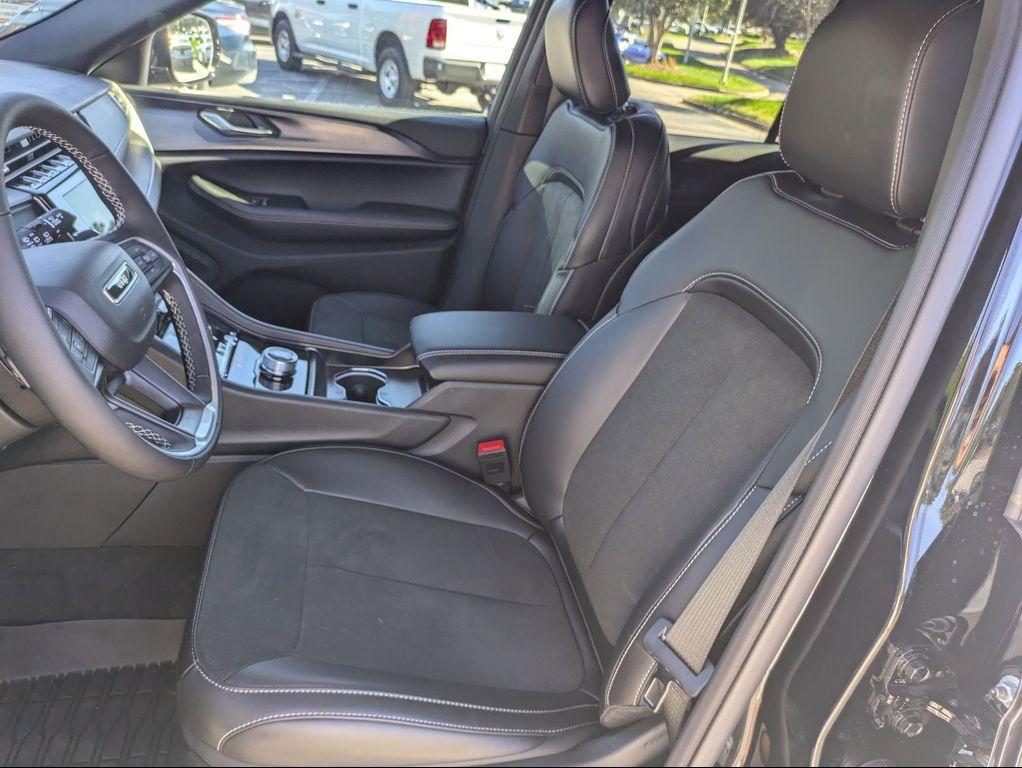 new 2025 Jeep Grand Cherokee car, priced at $43,708