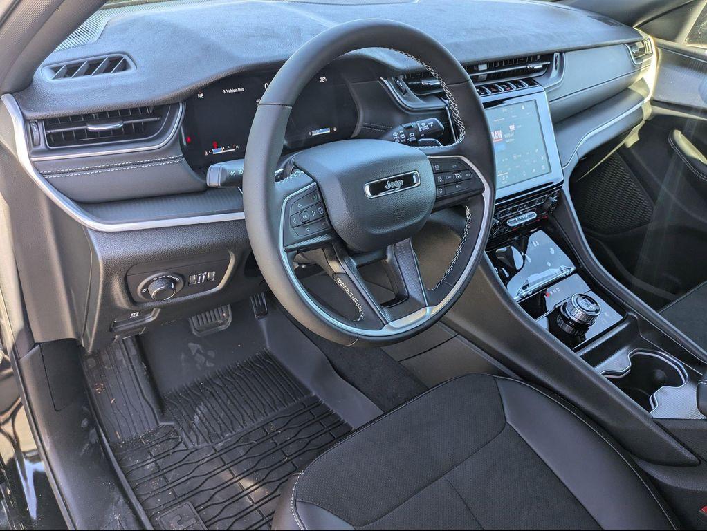 new 2025 Jeep Grand Cherokee car, priced at $43,708