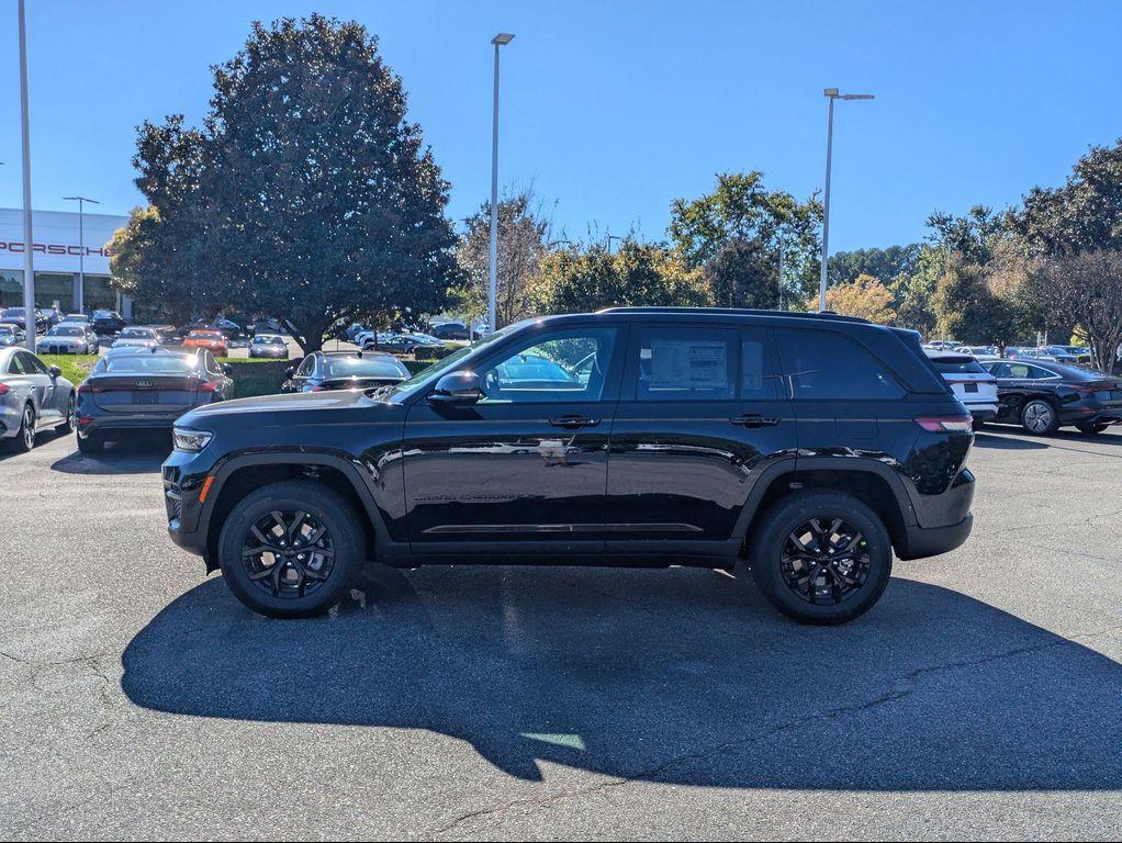 new 2025 Jeep Grand Cherokee car, priced at $43,708