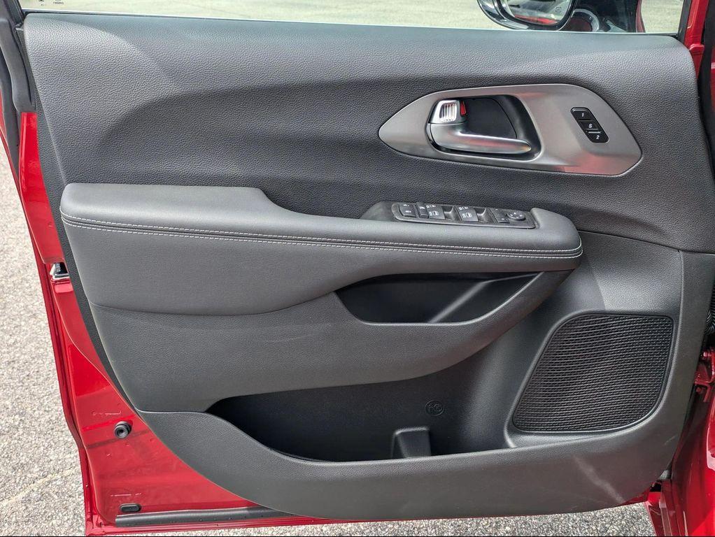 new 2026 Chrysler Pacifica car, priced at $44,017