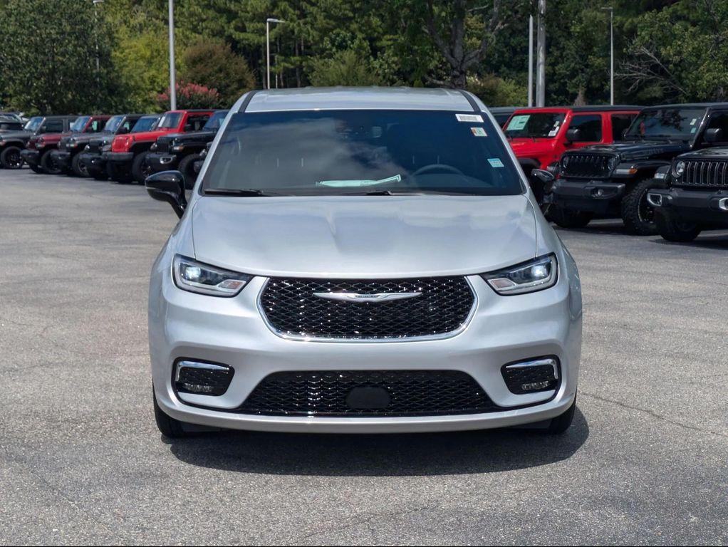 new 2026 Chrysler Pacifica car, priced at $41,968
