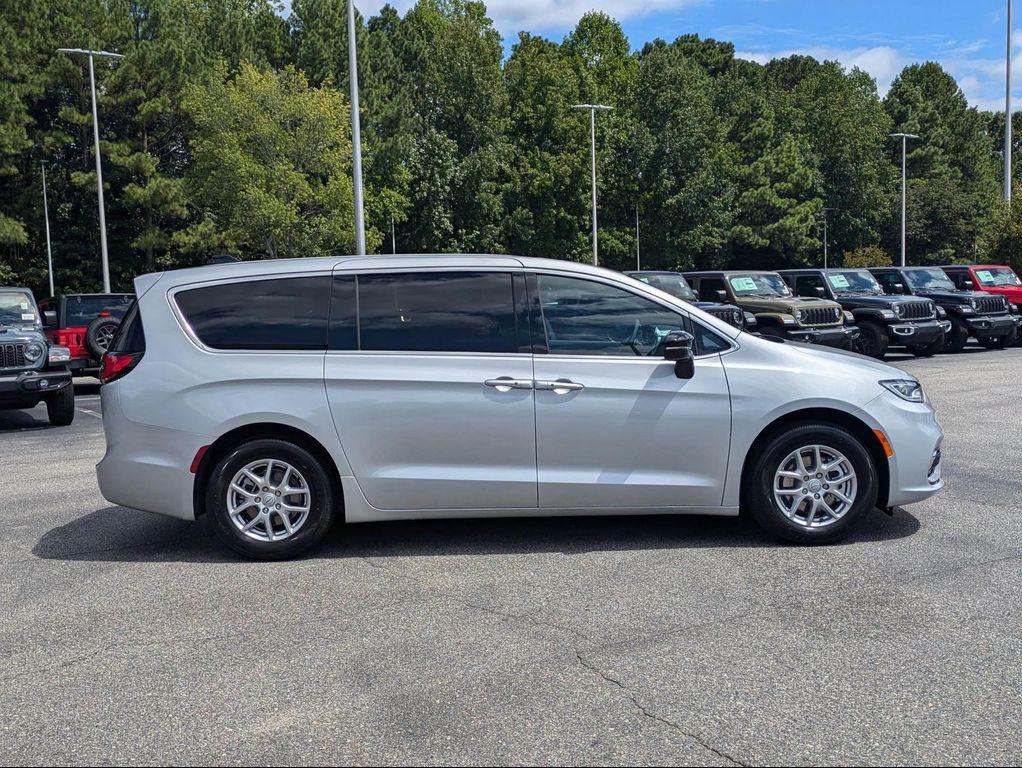 new 2026 Chrysler Pacifica car, priced at $41,968