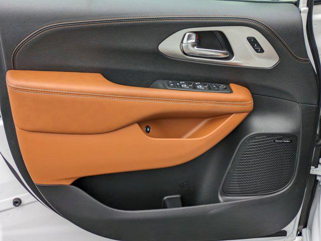 new 2025 Chrysler Pacifica car, priced at $56,556