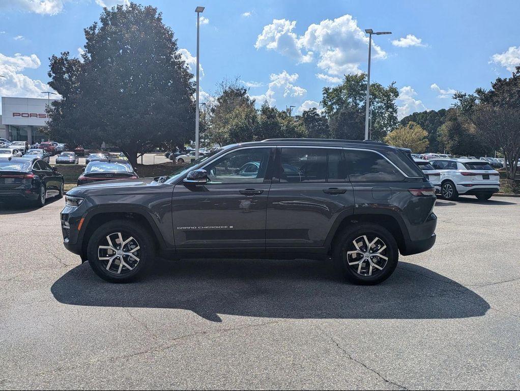 new 2025 Jeep Grand Cherokee car, priced at $44,134