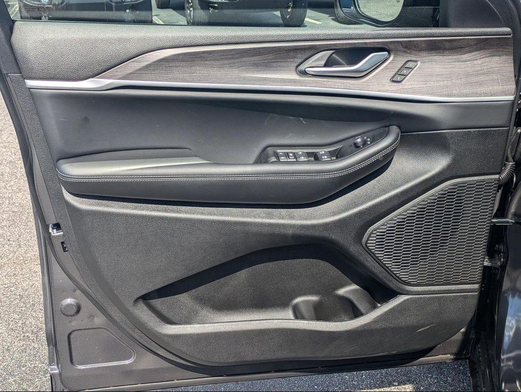 new 2025 Jeep Grand Cherokee car, priced at $44,134