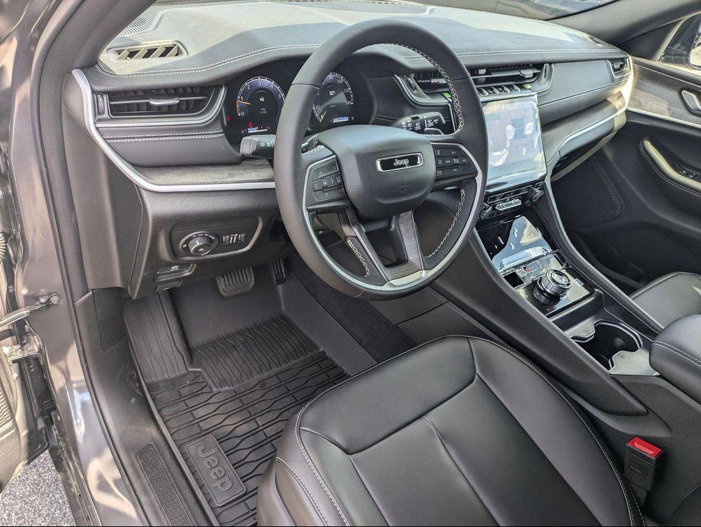 new 2025 Jeep Grand Cherokee car, priced at $44,134
