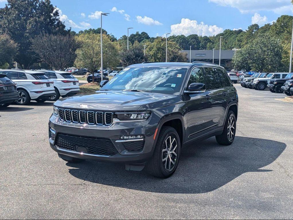 new 2025 Jeep Grand Cherokee car, priced at $44,134