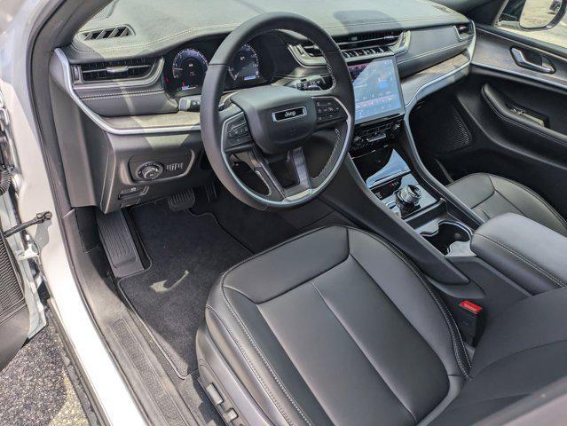 new 2025 Jeep Grand Cherokee car, priced at $50,094
