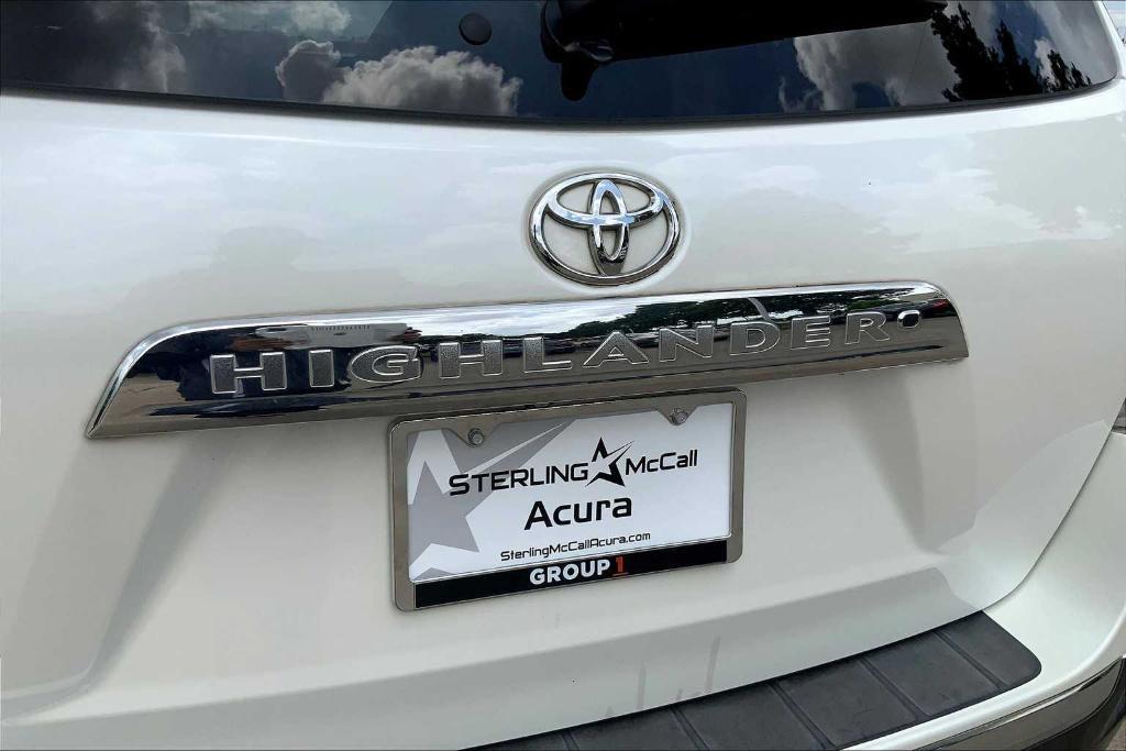 used 2011 Toyota Highlander car, priced at $10,995