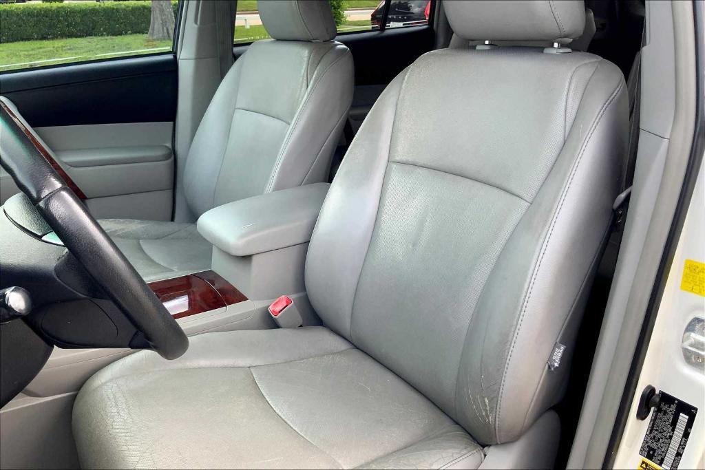 used 2011 Toyota Highlander car, priced at $10,995