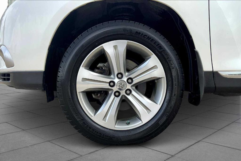 used 2011 Toyota Highlander car, priced at $10,995