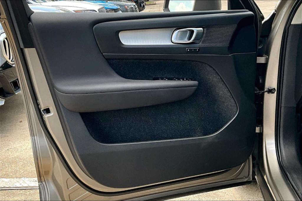 used 2022 Volvo XC40 car, priced at $22,495