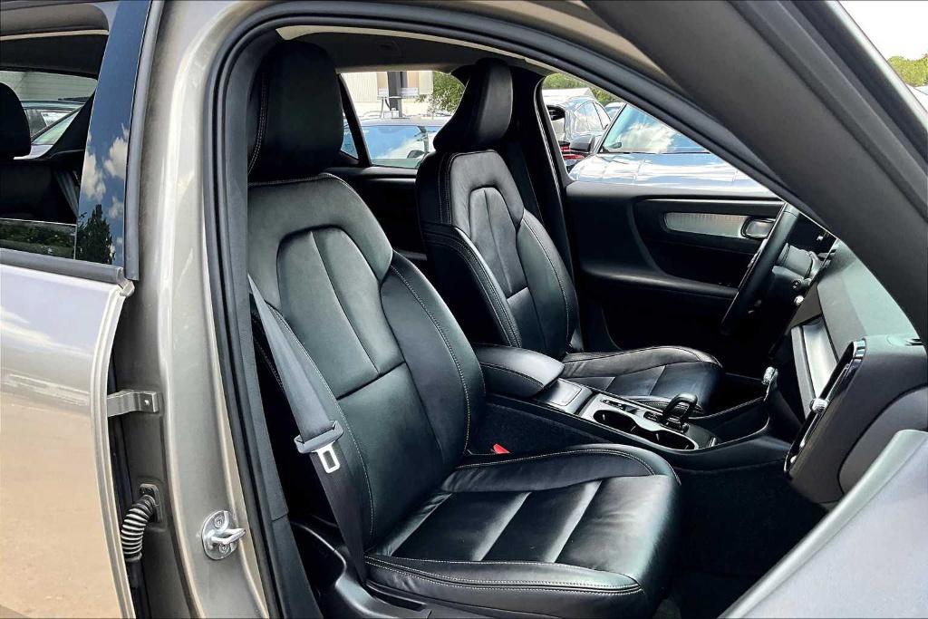 used 2022 Volvo XC40 car, priced at $22,495
