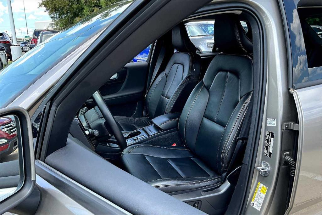 used 2022 Volvo XC40 car, priced at $22,495