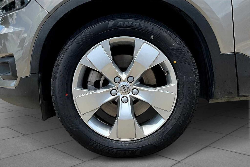 used 2022 Volvo XC40 car, priced at $22,495