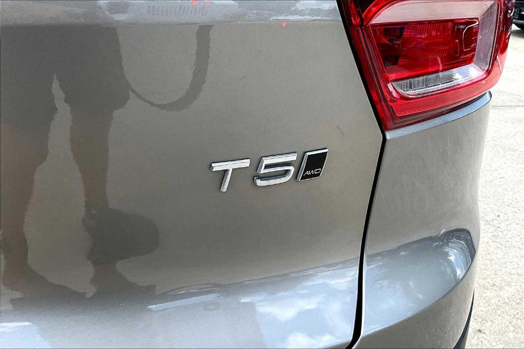 used 2022 Volvo XC40 car, priced at $22,495