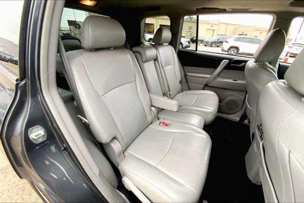 used 2013 Toyota Highlander car, priced at $10,995